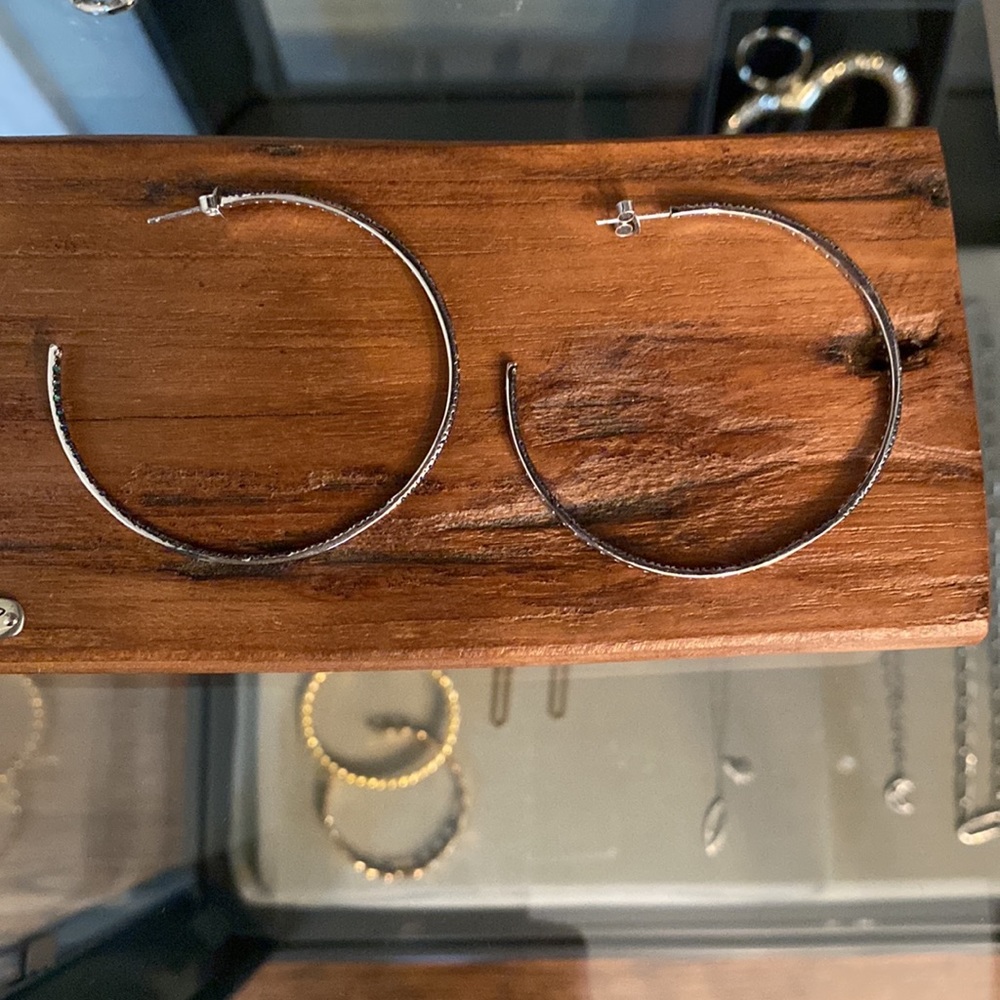 NEW! Rainbow hoops in rhodium - Picture 3 of 9